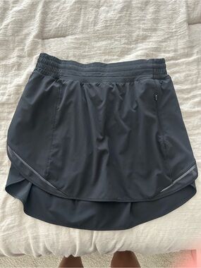 Lululemon black skort size 8 (could fit 6)